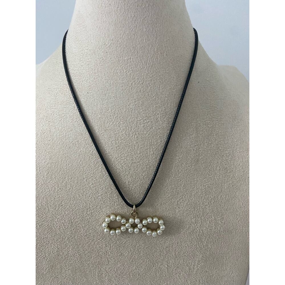 bow pendant necklace